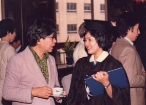 1979年3月　聖路加看護大学卒業式後のお茶会にて小林先生と談笑